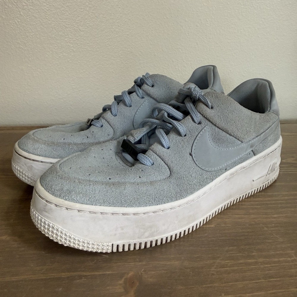 Nike Women's 8.5 Light Armory Blue Air Force 1 Sage Platform Sneakers AR5339-402